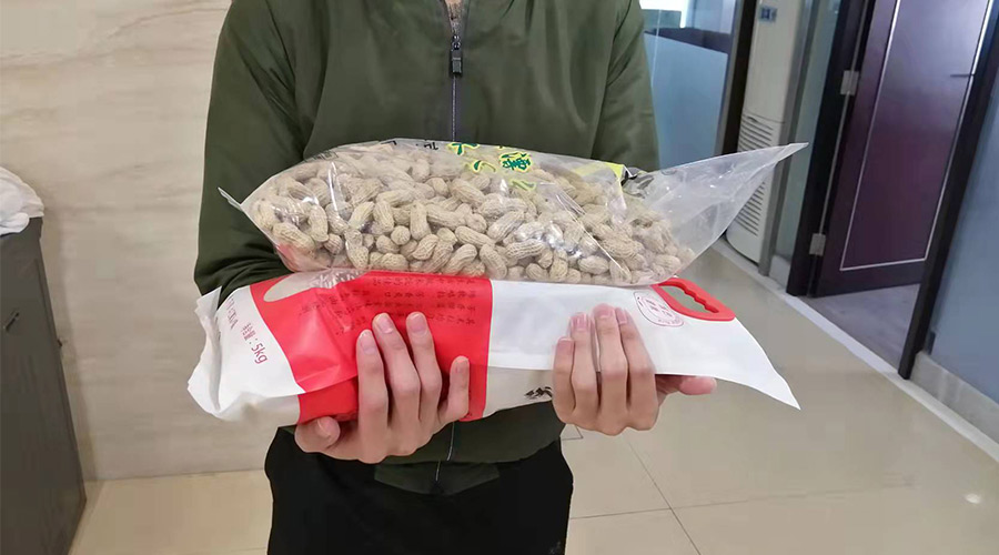 新春關(guān)懷 禮滿情暖！金環(huán)電器給員工發(fā)年貨