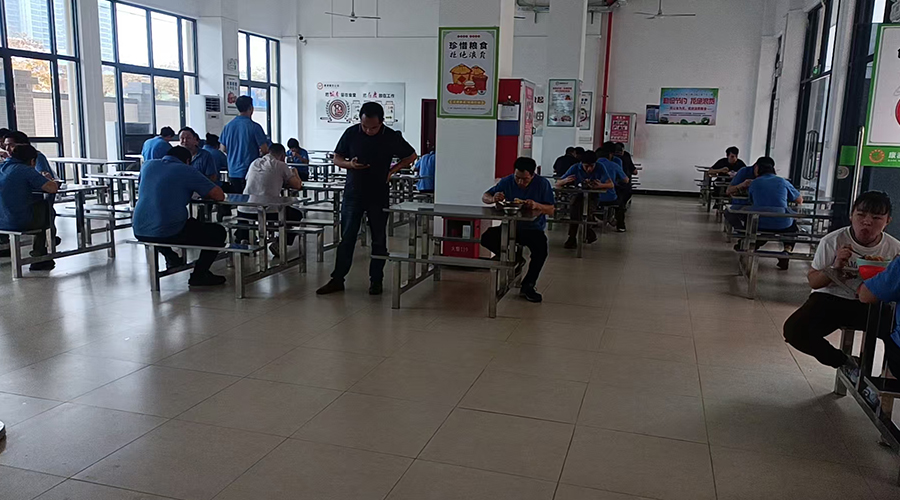 潔凈飯?zhí)檬刈o(hù)員工健康，金環(huán)電器夯實生產(chǎn)根基