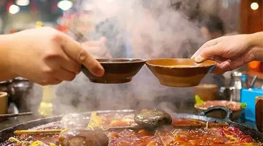 冬天火鍋團(tuán)建引來一身火鍋味  衣物烘干機(jī)化解職場尷尬！